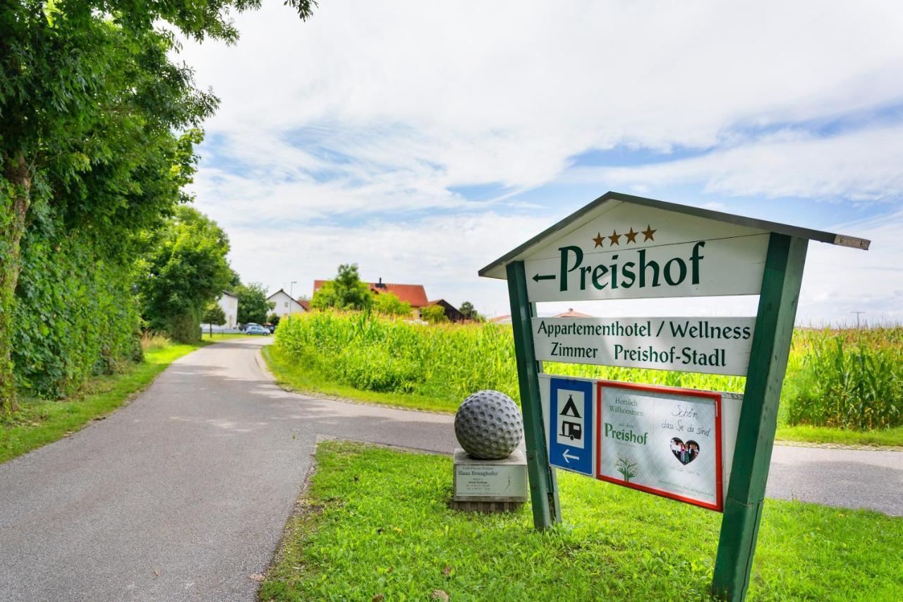 Hotel Preishof Kirchham Exteriör bild