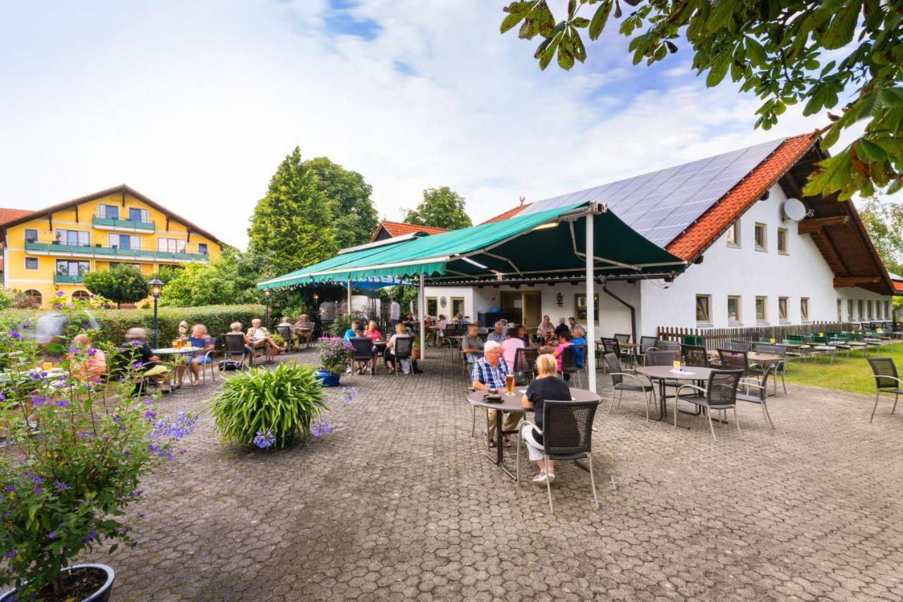 Hotel Preishof Kirchham Exteriör bild