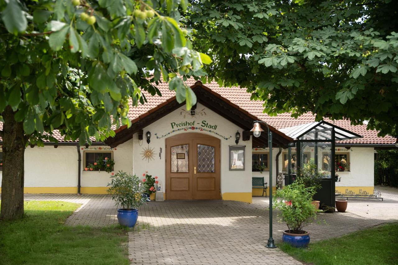Hotel Preishof Kirchham Exteriör bild