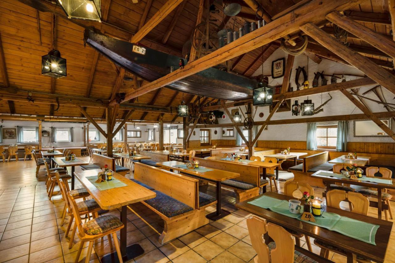 Hotel Preishof Kirchham Exteriör bild