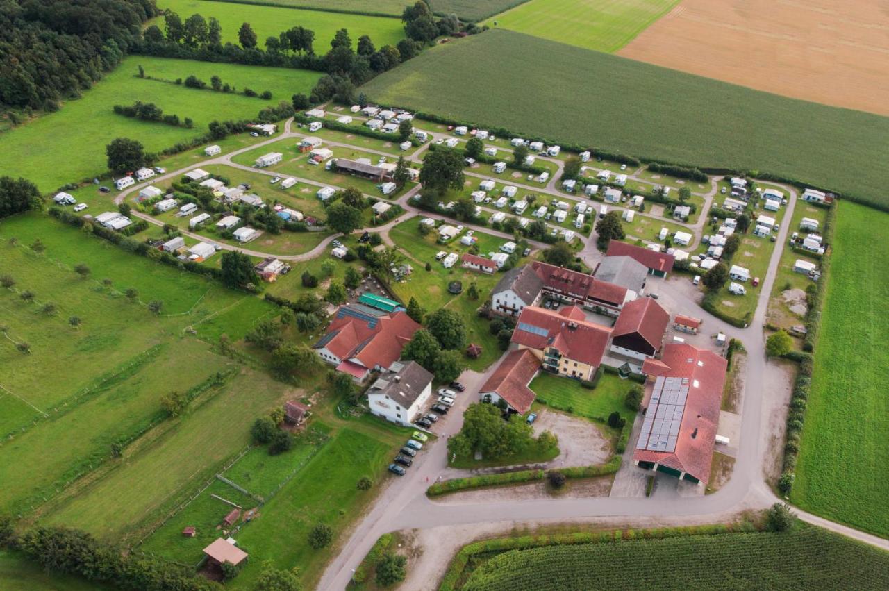Hotel Preishof Kirchham Exteriör bild